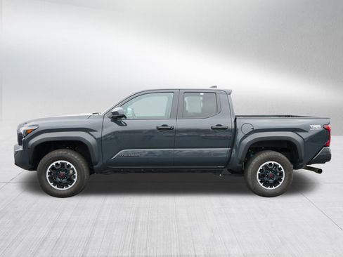 Used 2024 Toyota Tacoma TRD Off-Road image 4