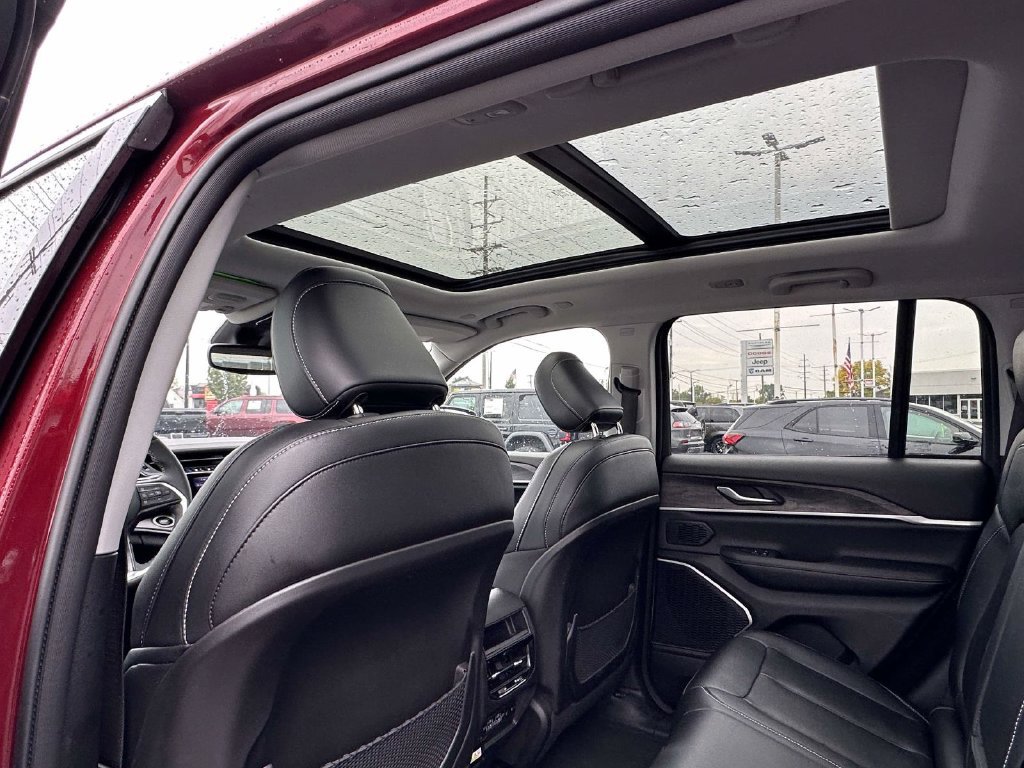 Used 2023 Jeep Grand Cherokee 4WD 4xe image 15