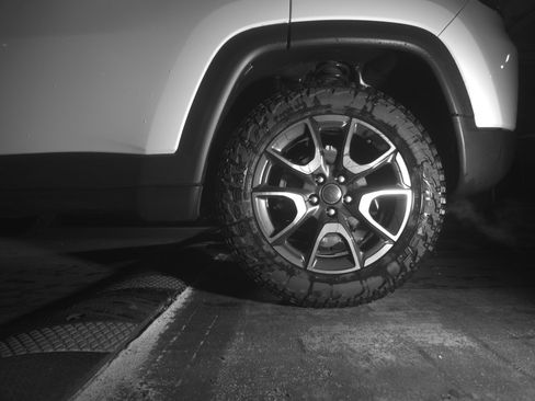 Used 2025 Jeep Compass Trailhawk AWD/4WD image 14