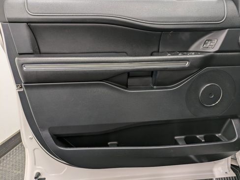 Used 2019 Ford Expedition XLT w/ Equipment Group 202A image 8