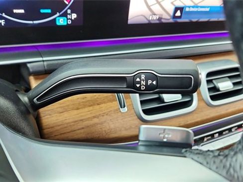 Used 2025 Mercedes-Benz GLS 450 4MATIC image 46