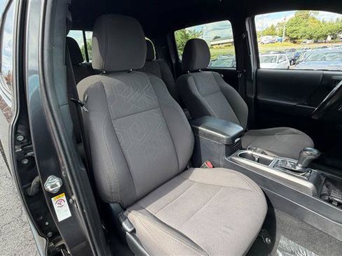 Used 2018 Toyota Tacoma TRD Sport AWD/4WD image 7