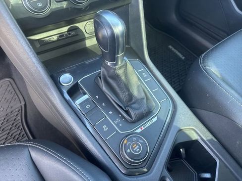 Used 2018 Volkswagen Tiguan SE w/ Panoramic Sunroof Package AWD/4WD image 28