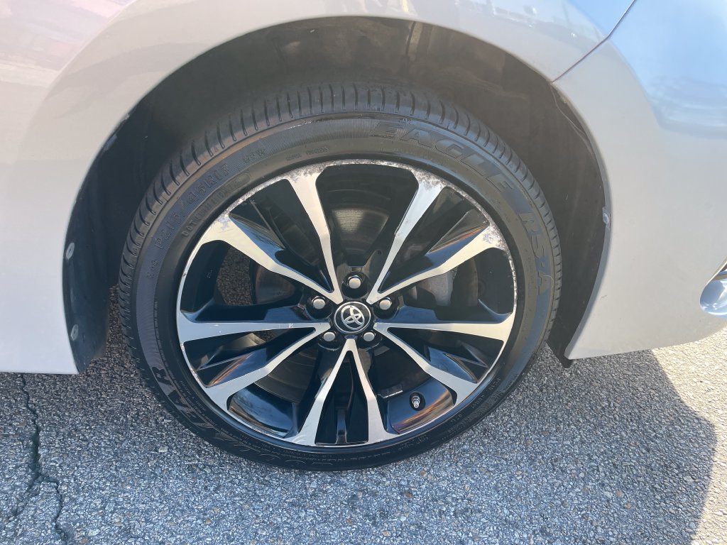 Used 2017 Toyota Corolla SE w/ SE Premium Package FWD image 11