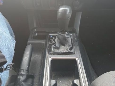 Used 2022 Toyota Tacoma SR image 27