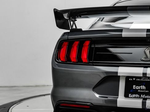 Used 2021 Ford Mustang Shelby GT500 w/ Carbon Fiber Track Pack RWD image 17