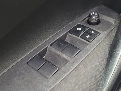 Used 2023 Toyota Corolla LE image 27