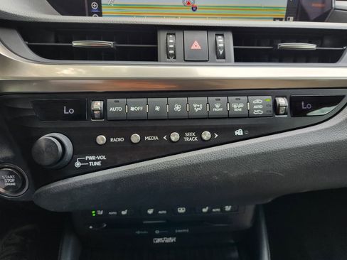 Used 2019 Lexus ES 350 Ultra Luxury w/ Accessory Package 2 FWD image 18
