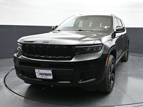 Used 2022 Jeep Grand Cherokee L Laredo AWD/4WD image 21