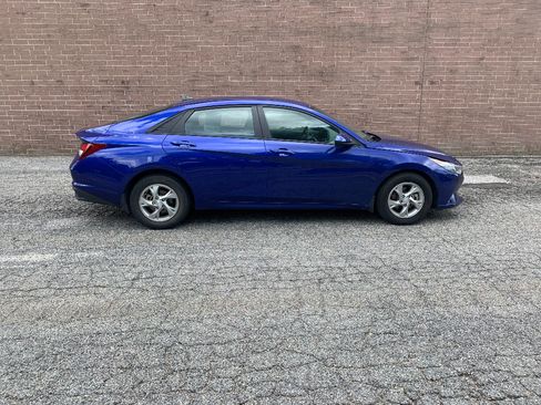 Used 2023 Hyundai Elantra SE FWD image 6