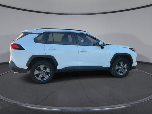 Used 2022 Toyota RAV4 XLE FWD image 9