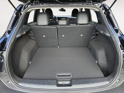 New 2026 Nissan Kicks SR w/ Cold Weather Package FWD image 8