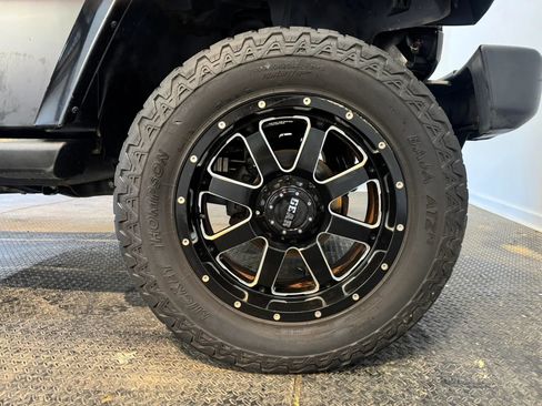 Used 2013 Jeep Wrangler Unlimited Sahara w/ Connectivity Group AWD/4WD image 31