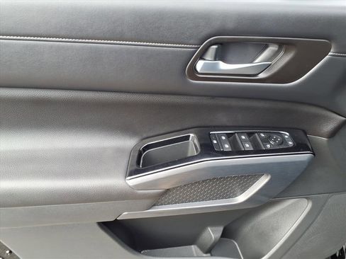 Used 2024 Nissan Pathfinder SL image 13