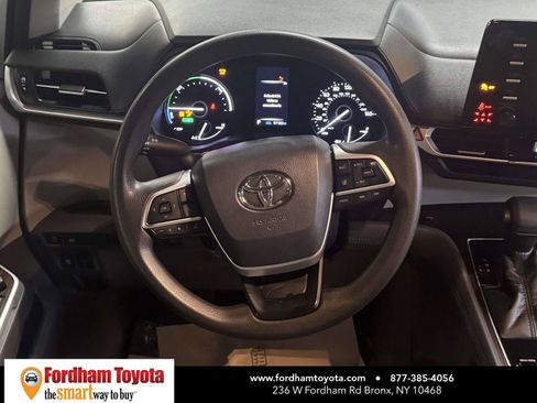 Used 2021 Toyota Sienna LE FWD image 13