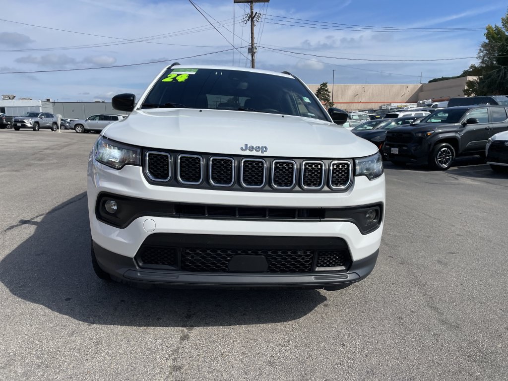 Certified 2024 Jeep Compass Latitude AWD/4WD image 5