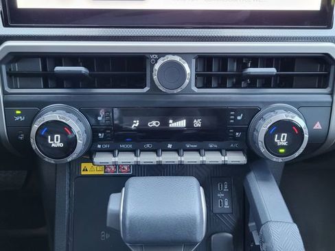 Used 2025 Toyota 4Runner Limited w/ Tow Technology Package AWD/4WD image 18