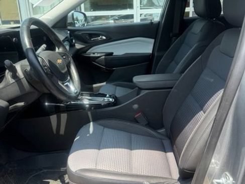 Used 2025 Chevrolet Trax LT w/ Driver Confidence Package FWD image 4