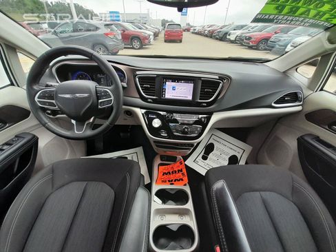 Used 2023 Chrysler Voyager LX FWD image 39