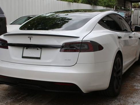 Used 2021 Tesla Model S Plaid image 12