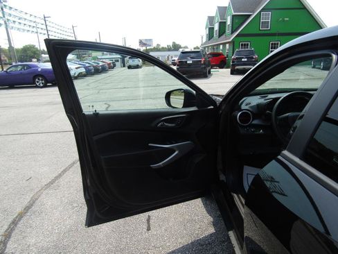 Used 2025 Chevrolet Trax RS FWD image 10