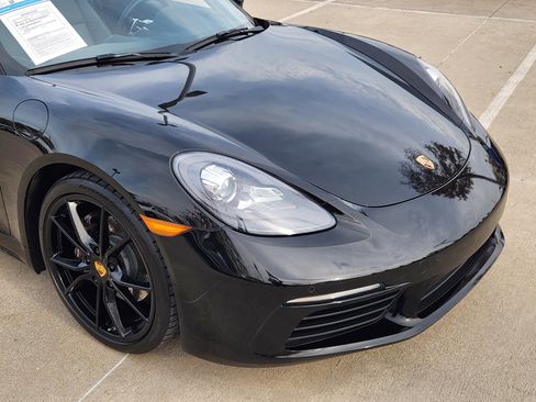Used 2018 Porsche 718 Boxster image 7