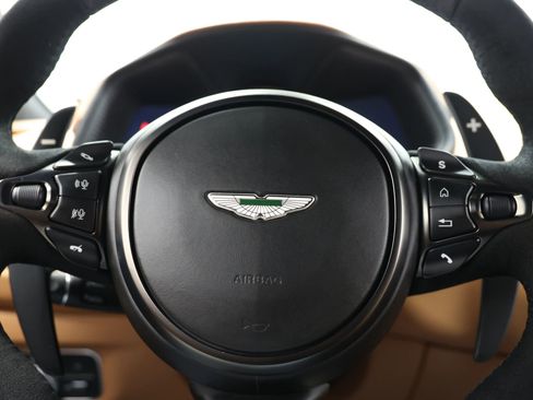 Used 2020 Aston Martin DB11 AMR image 23