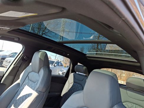 Used 2020 Audi SQ7 Premium Plus w/ S Executive Package image 20