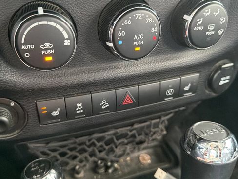 Used 2017 Jeep Wrangler Unlimited Sahara w/ Max Tow Package AWD/4WD image 12