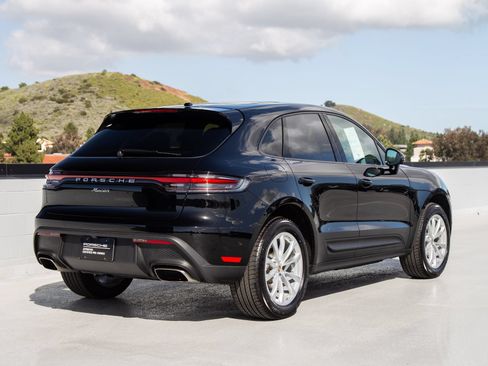 Used 2025 Porsche Macan AWD/4WD image 7