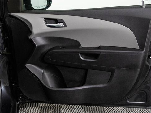 Used 2014 Chevrolet Sonic LT image 39