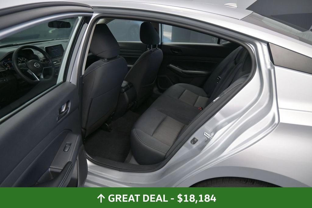 Used 2024 Nissan Altima 2.5 SV FWD image 17