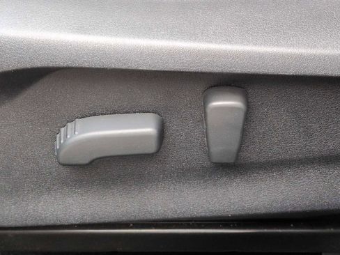 Used 2017 Subaru Impreza 2.0i Limited image 18