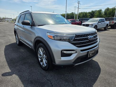 Used 2020 Ford Explorer XLT w/ Equipment Group 202A image 7