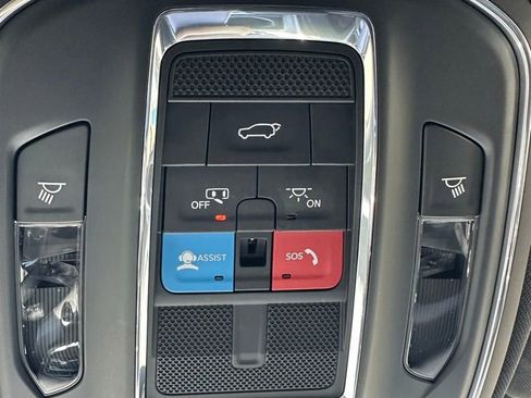 Used 2025 Jeep Wagoneer 4WD image 10