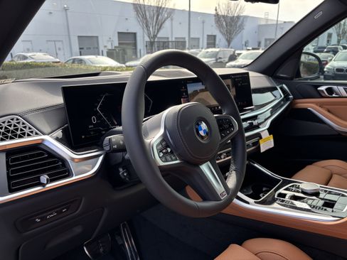Used 2026 BMW X5 sDrive40i w/ M Sport Package image 16