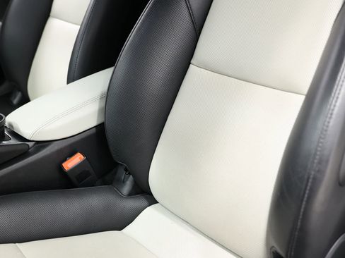 Used 2021 Porsche 718 Cayman RWD image 17