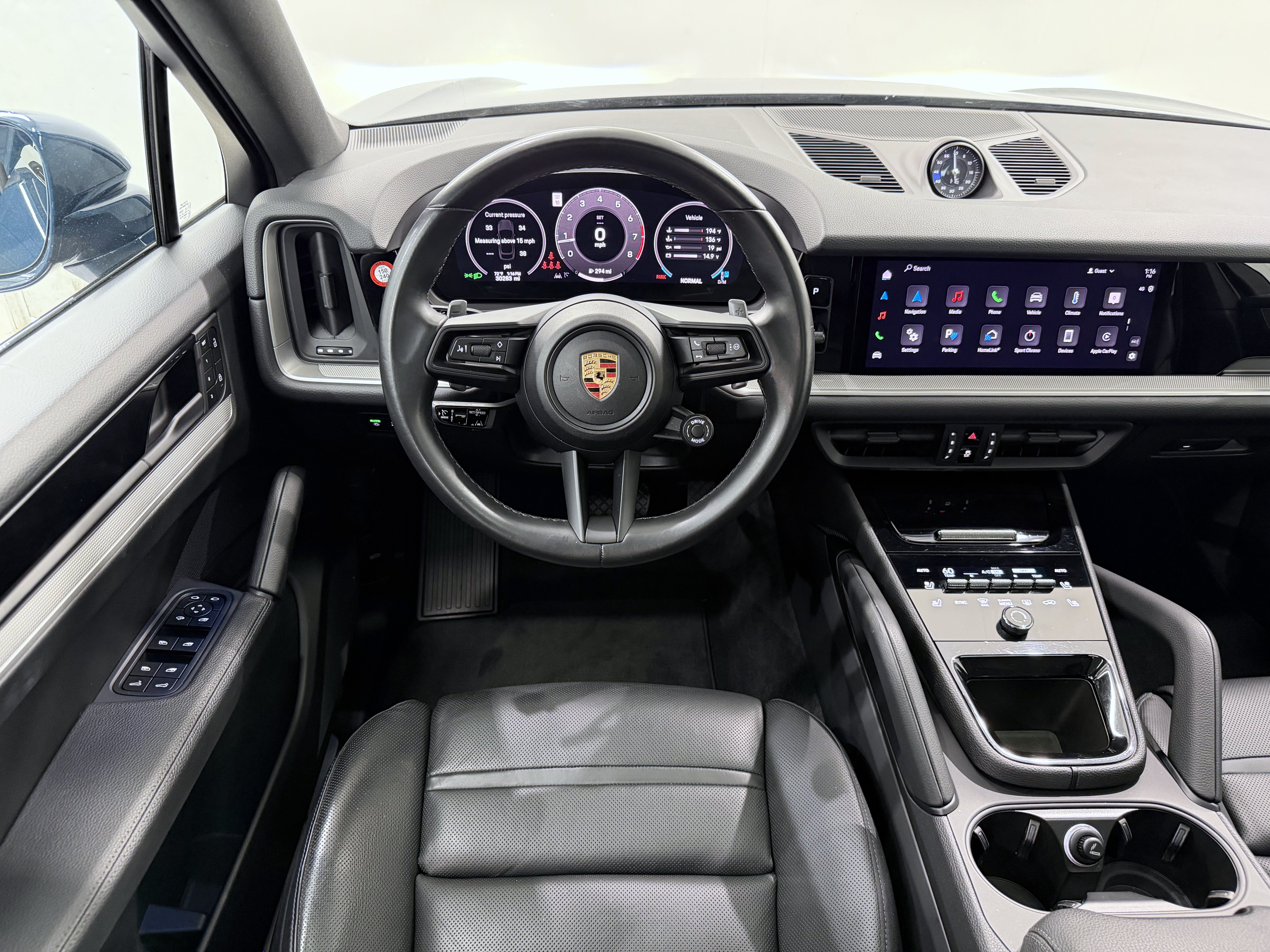 Certified 2024 Porsche Cayenne Coupe AWD/4WD image 25