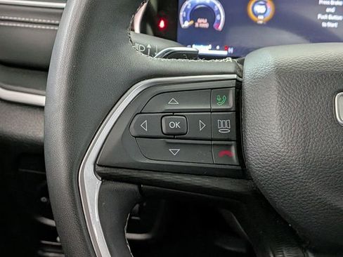 Used 2023 Jeep Grand Cherokee L Laredo image 35