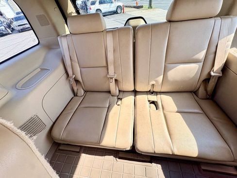 Used 2014 Cadillac Escalade Luxury AWD/4WD image 23
