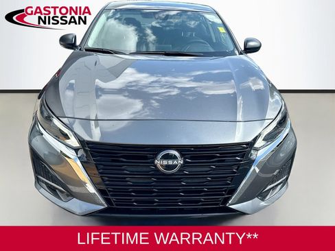 Used 2025 Nissan Altima 2.5 SV FWD image 2