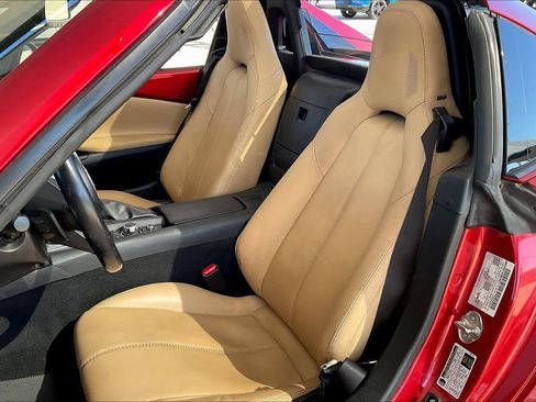 Used 2019 MAZDA MX-5 Miata RF Grand Touring image 8