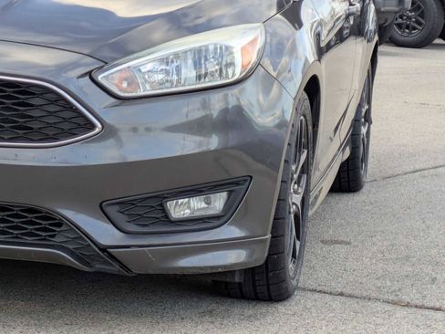 Used 2015 Ford Focus SE w/ SE Ecoboost Package image 10