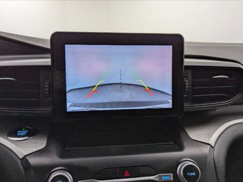 Used 2020 Ford Explorer XLT image 24