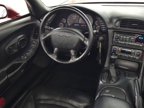 Used 1998 Chevrolet Corvette Convertible w/ Memory Pkg RWD image 23