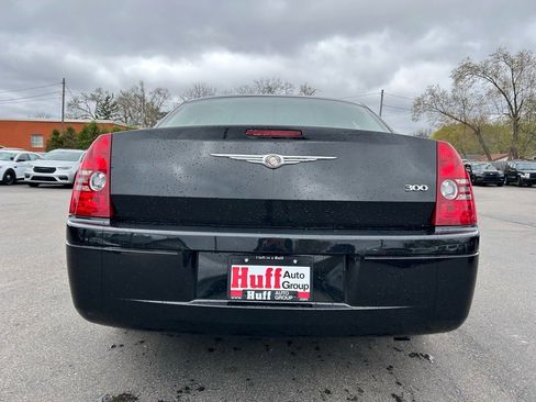 Used 2009 Chrysler 300 LX image 10