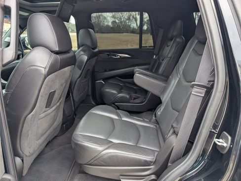 Used 2020 Cadillac Escalade Platinum AWD/4WD image 33