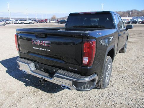 New 2026 GMC Sierra 1500 SLE image 5