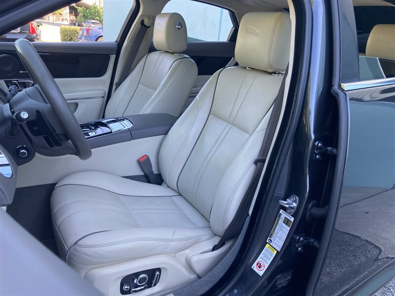 Used 2017 Jaguar XJ R-Sport RWD image 15