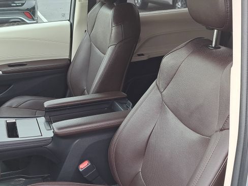 Certified 2021 Toyota Sienna Platinum image 21